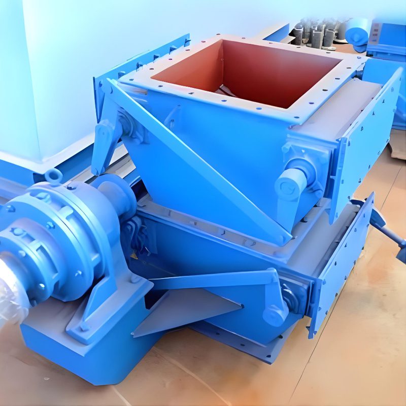 目立つメタルボックスとダブルデッカー・フラップ・ゲートバルブを備えたブルーの工業用機械で、堅牢な性能を発揮するよう設計されている。