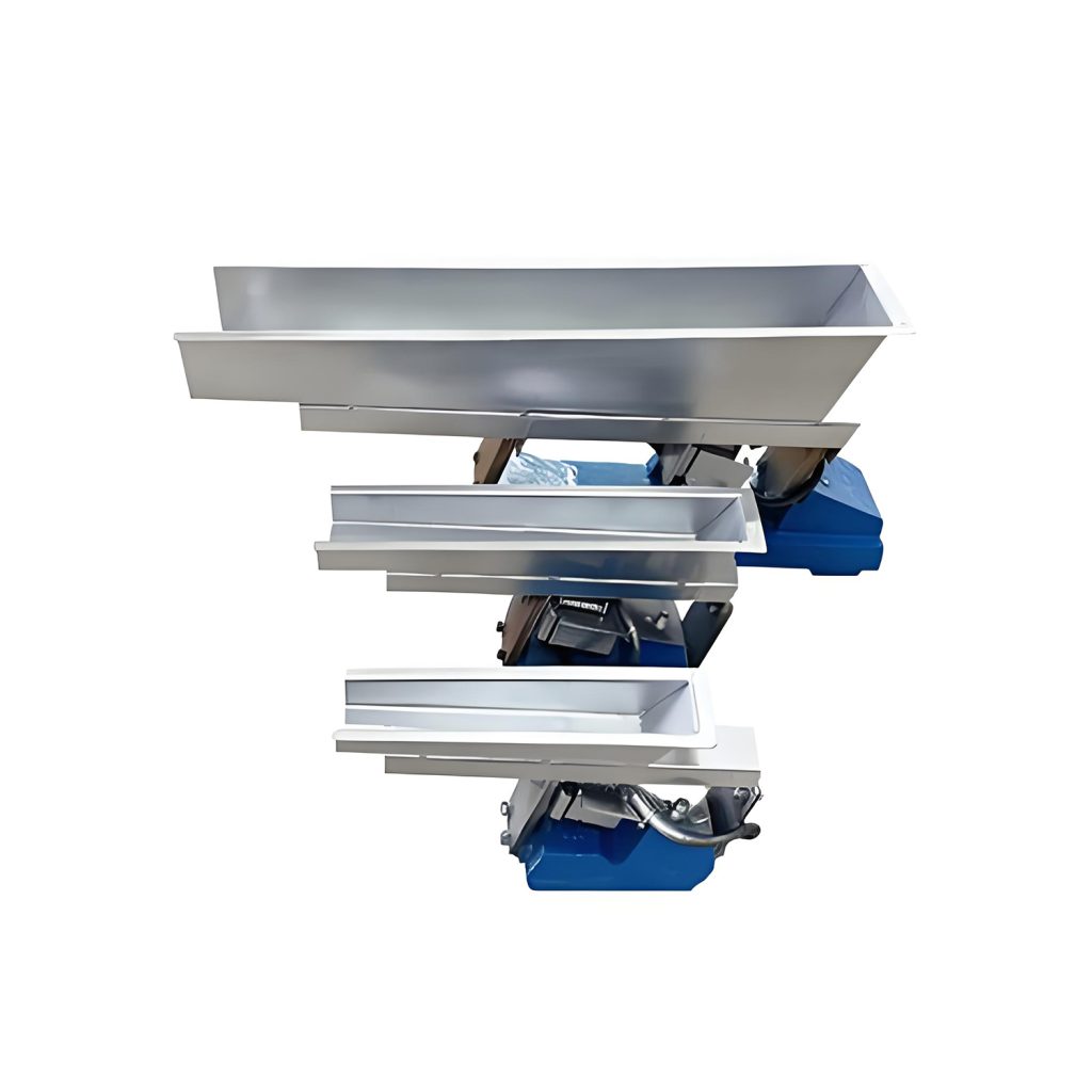 Tres microalimentadores vibratorios electromagnéticos sobre fondo blanco.